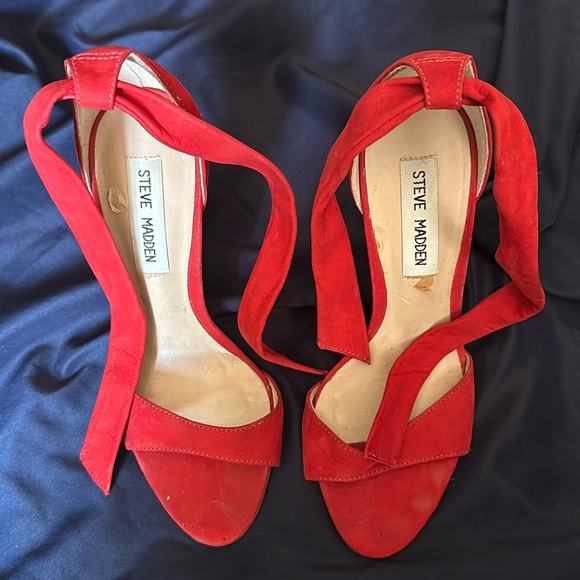 Steve Madden red velvet heels - Picture 4 of 4